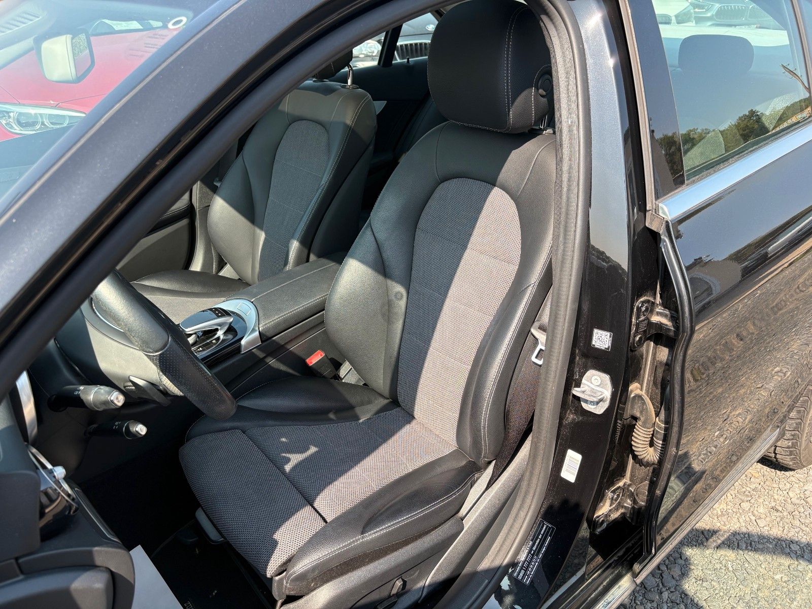 Fahrzeugabbildung Mercedes-Benz C 200 4Matic Aut. AVANTGARDE Navi LED GSD SPORTS
