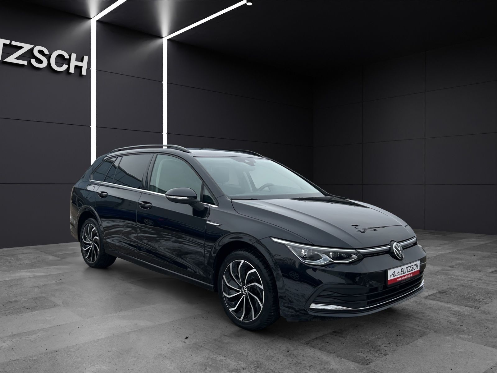 Fahrzeugabbildung Volkswagen Golf VIII Variant TSI Style DSG 4M Matrix Navi A