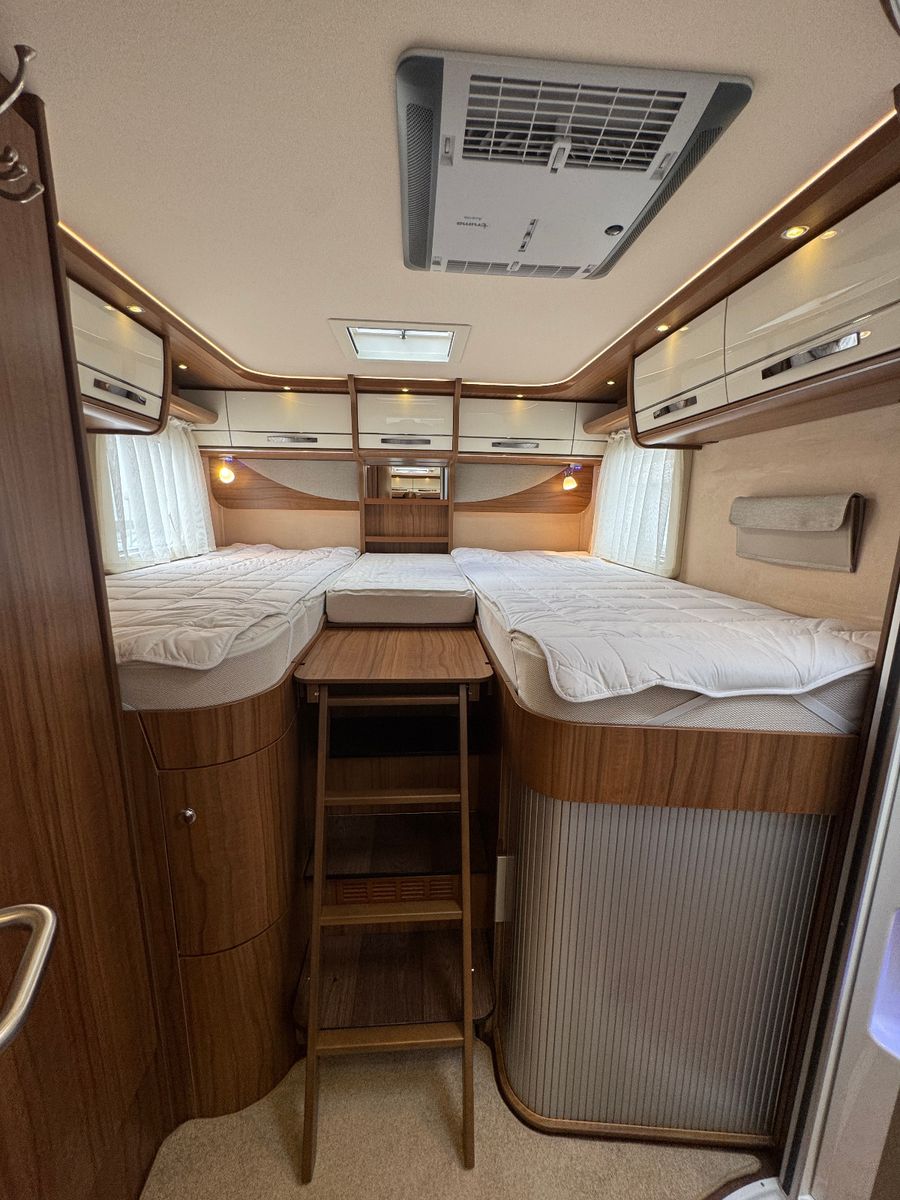 Fahrzeugabbildung HYMER / ERIBA / HYMERCAR B-KLASSE 680 STARLINE MB 3.0 D V6 HYD HÜBSTÜTZEN
