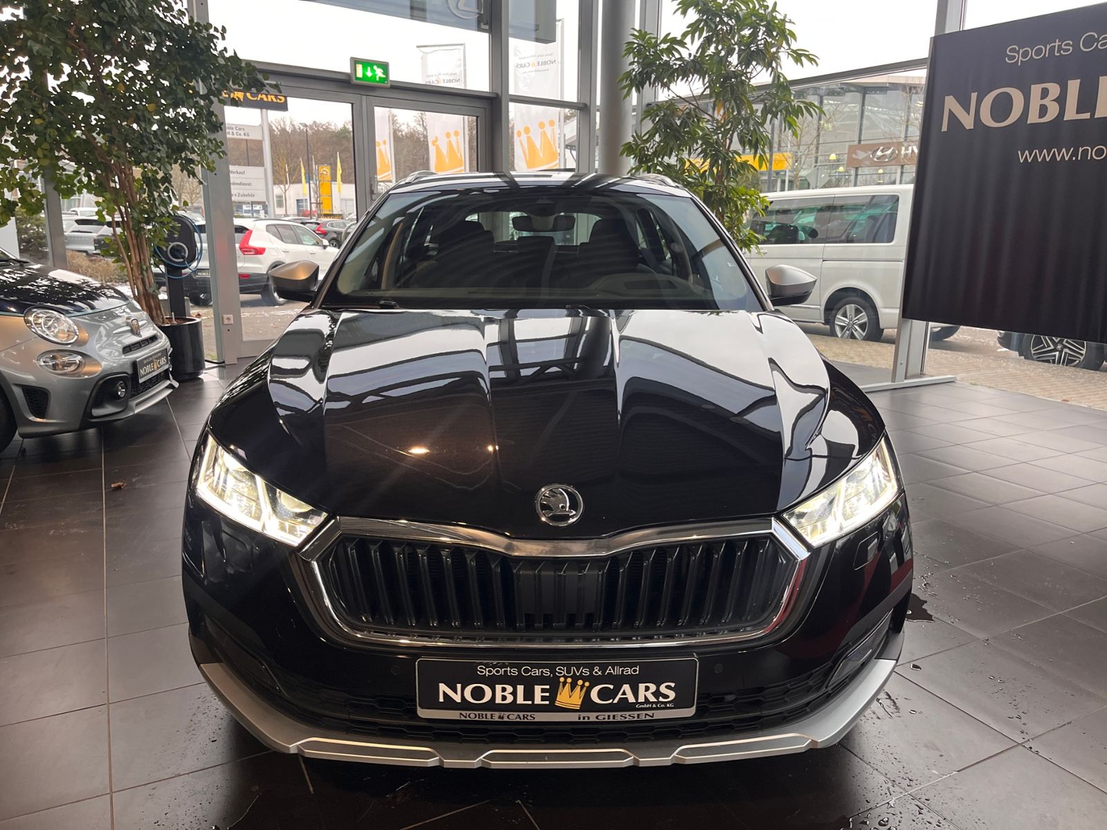 Fahrzeugabbildung SKODA Octavia Combi Scout 4x4 VIRTUAL ACC HUD LED