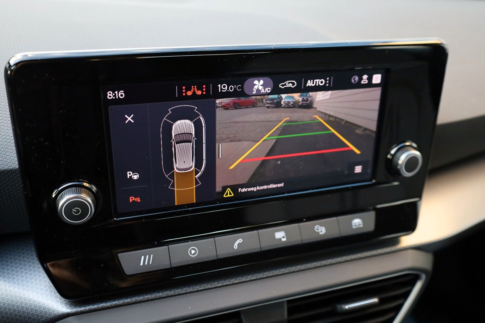 Fahrzeugabbildung SEAT Leon Style, Automatik, LED, SH, Kamera, Carplay