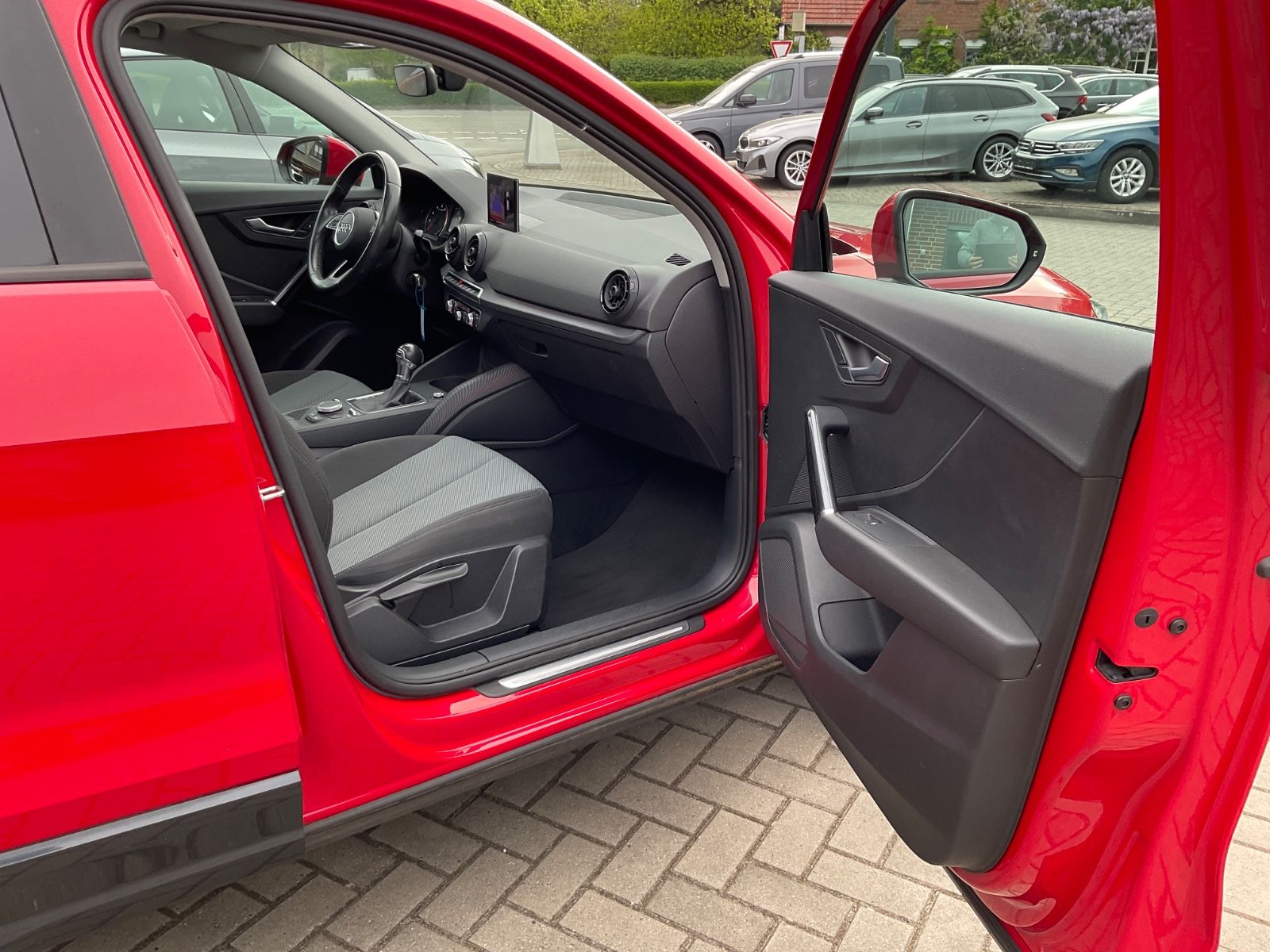 Fahrzeugabbildung Audi Q2 35 TFSI S tronic,Panorama,Kamera,Xenon,Navi