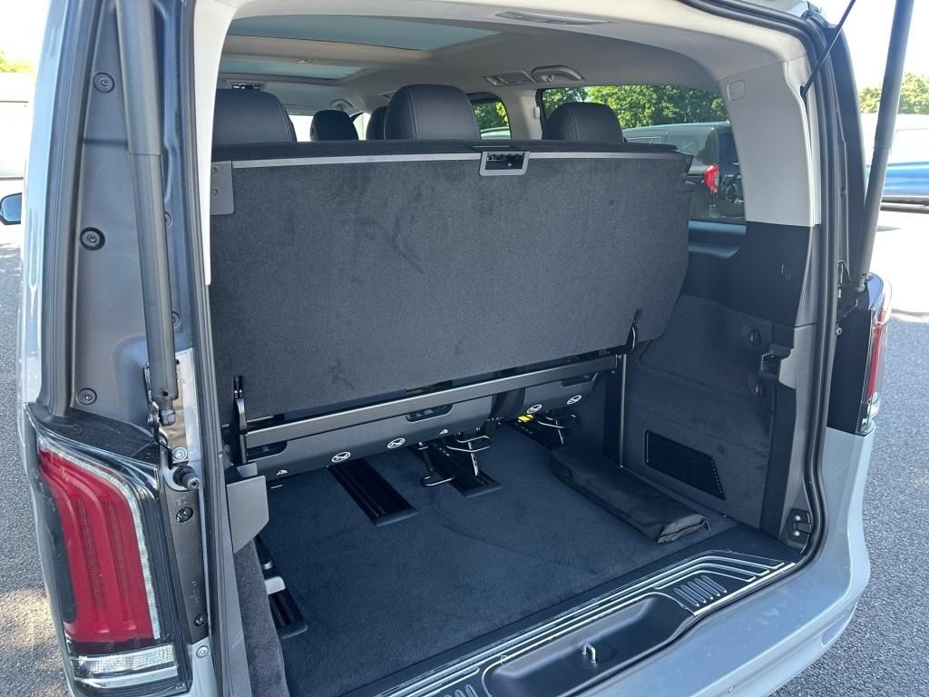Fahrzeugabbildung Mercedes-Benz V 300 d 4MATIC AVANTGARDE Lang AIRMATIC AHK STHZ