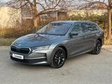 Skoda 2.0TDi DSG Combi First Edition KAMERA NAVI AHK