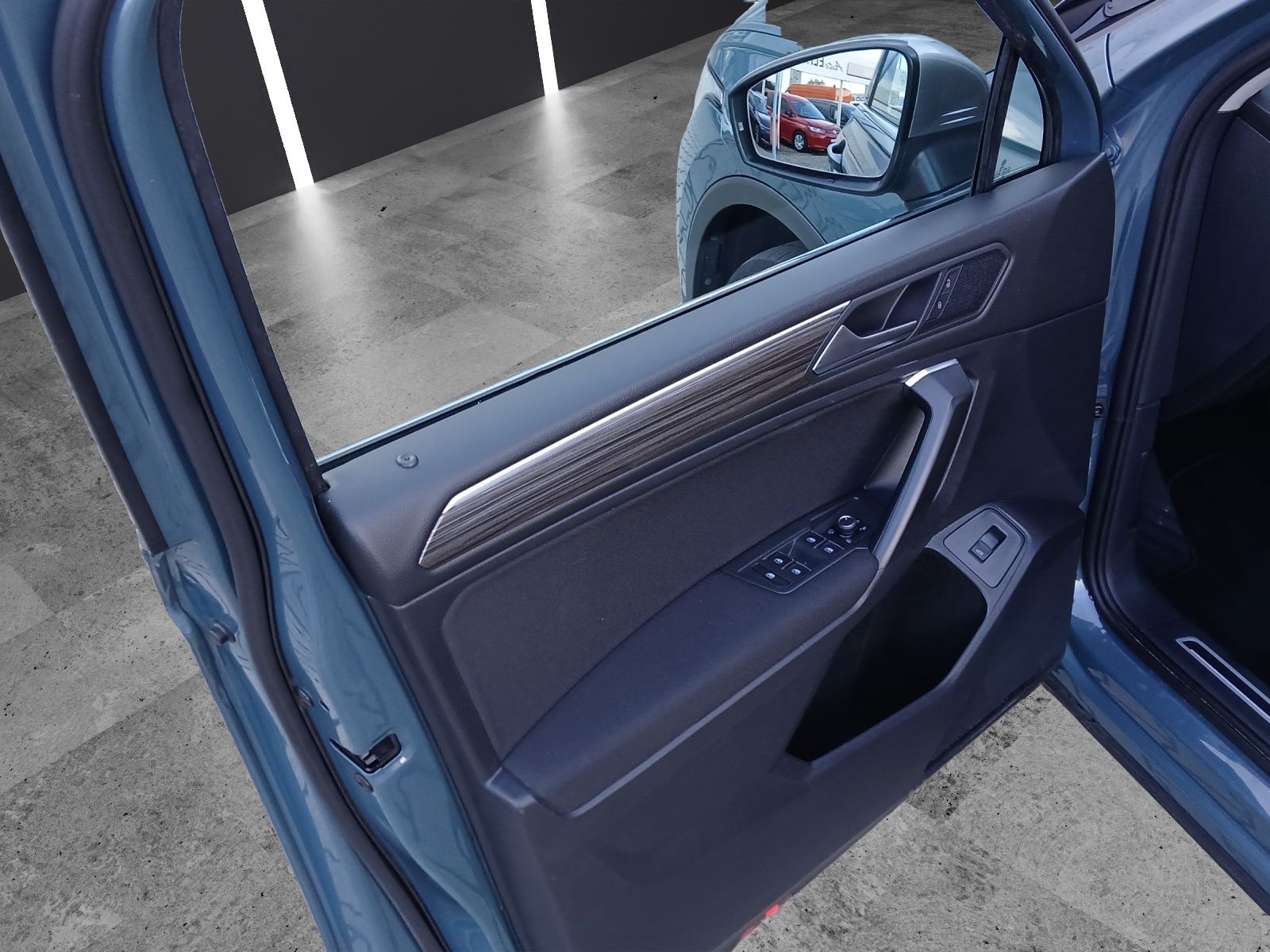 Fahrzeugabbildung Volkswagen Tiguan Allspace TDI Life DSG LED AHK Navi  ACC S