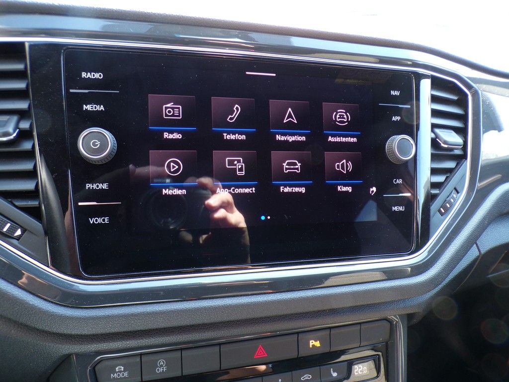 Fahrzeugabbildung Volkswagen T-Roc Sport 1.5 l TSI Sport Ganzjahresreifen / N