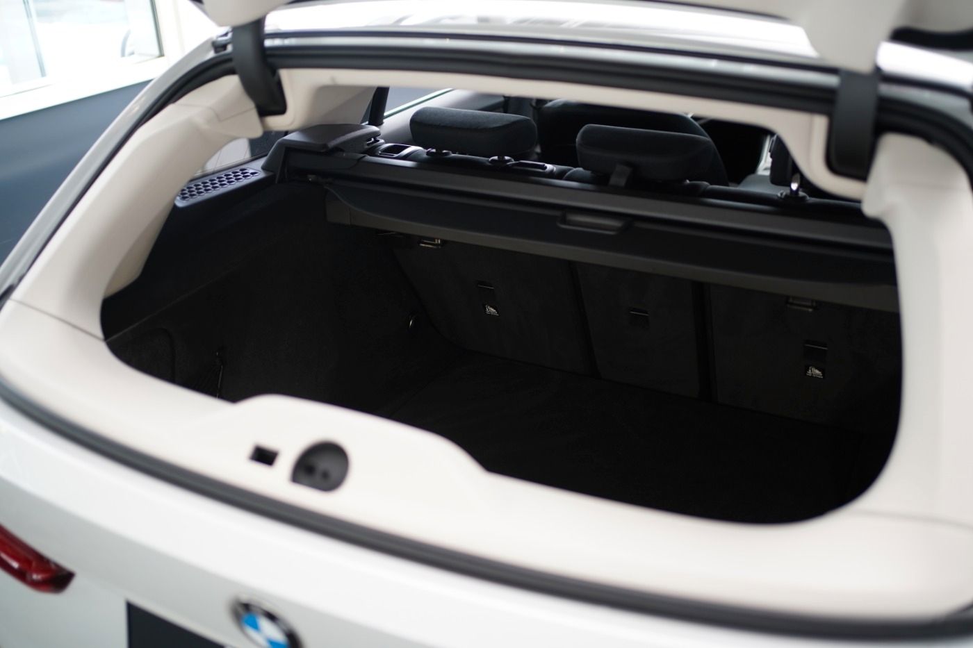 Fahrzeugabbildung BMW 320d Advantage +Driving Assistant+Komfortzugang