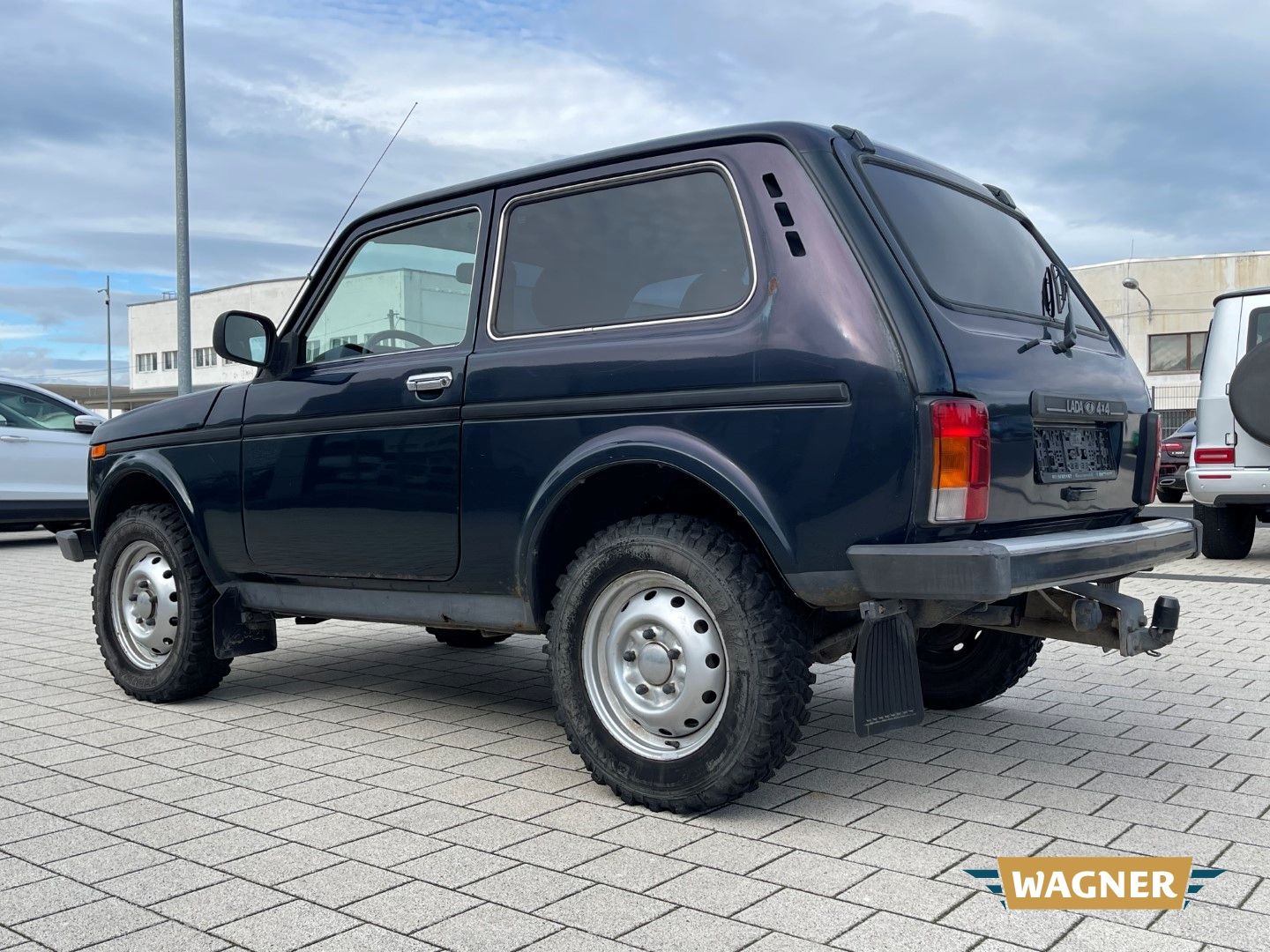 Fahrzeugabbildung Lada Niva Taiga 4x4 1.7 Offroad Reifen AHK Radio