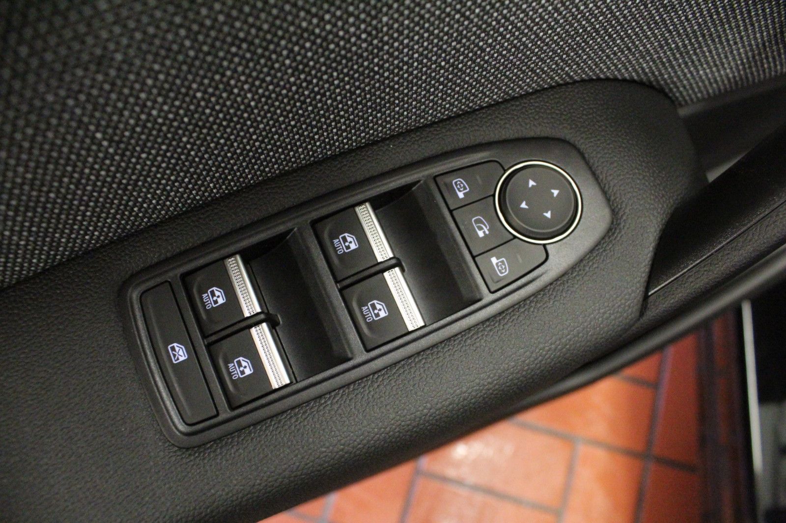 Fahrzeugabbildung Renault Captur TCe 115 KISS Sondermodell *Winter-Pak*Nav