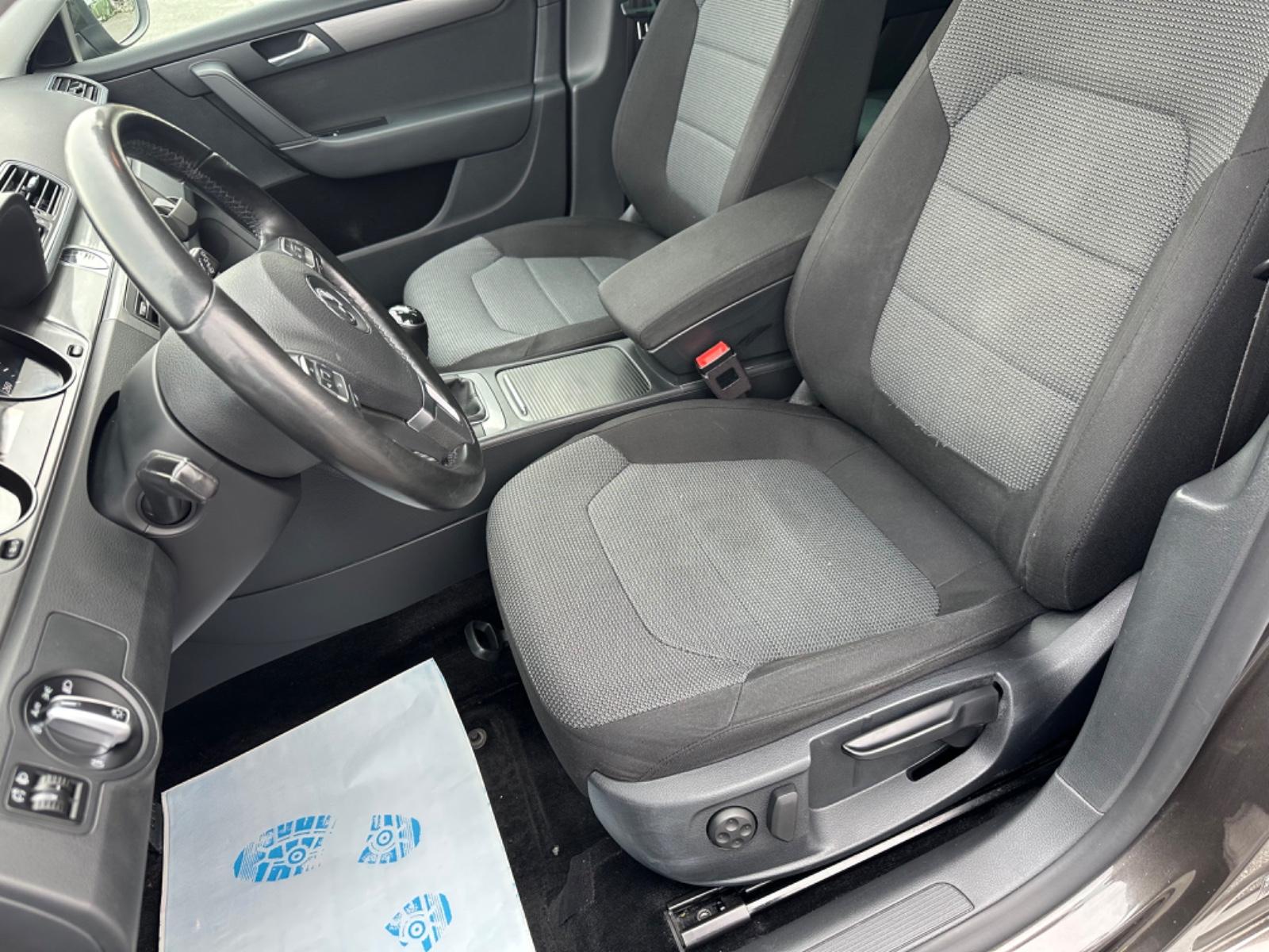 Volkswagen Passat 2012 — photo 14