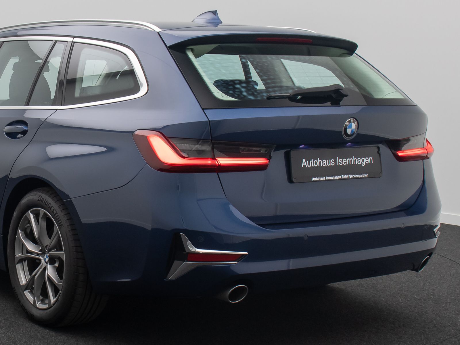 Fahrzeugabbildung BMW 318d Luxury Line DAB Alarm Geschwindigreg HiFi