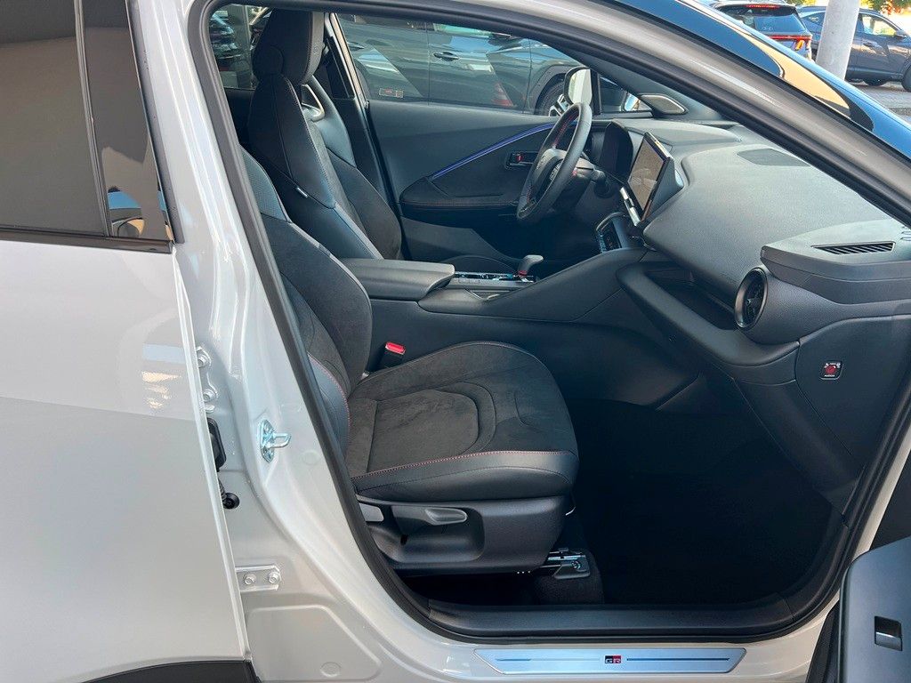 Fahrzeugabbildung Toyota C-HR 2.0 Plug-In Hybrid FWD GR Sport JBL NAVI