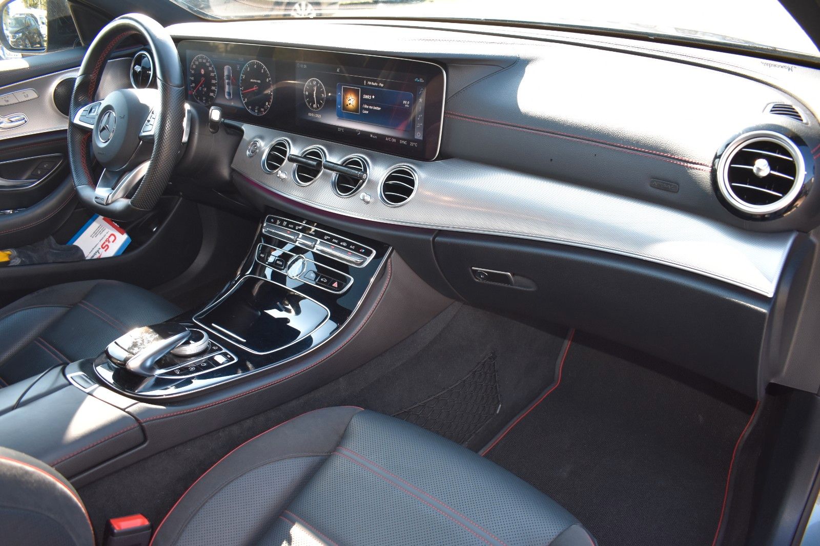 Fahrzeugabbildung Mercedes-Benz E 43 AMG Lim. 4Matic Nightp HUD Multibeam Panora