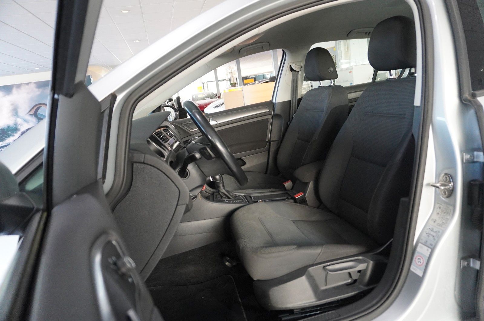 Fahrzeugabbildung Volkswagen Golf VII Lim. 2.0 TDI COMFORTL. DSG NAVI/LED/ACC