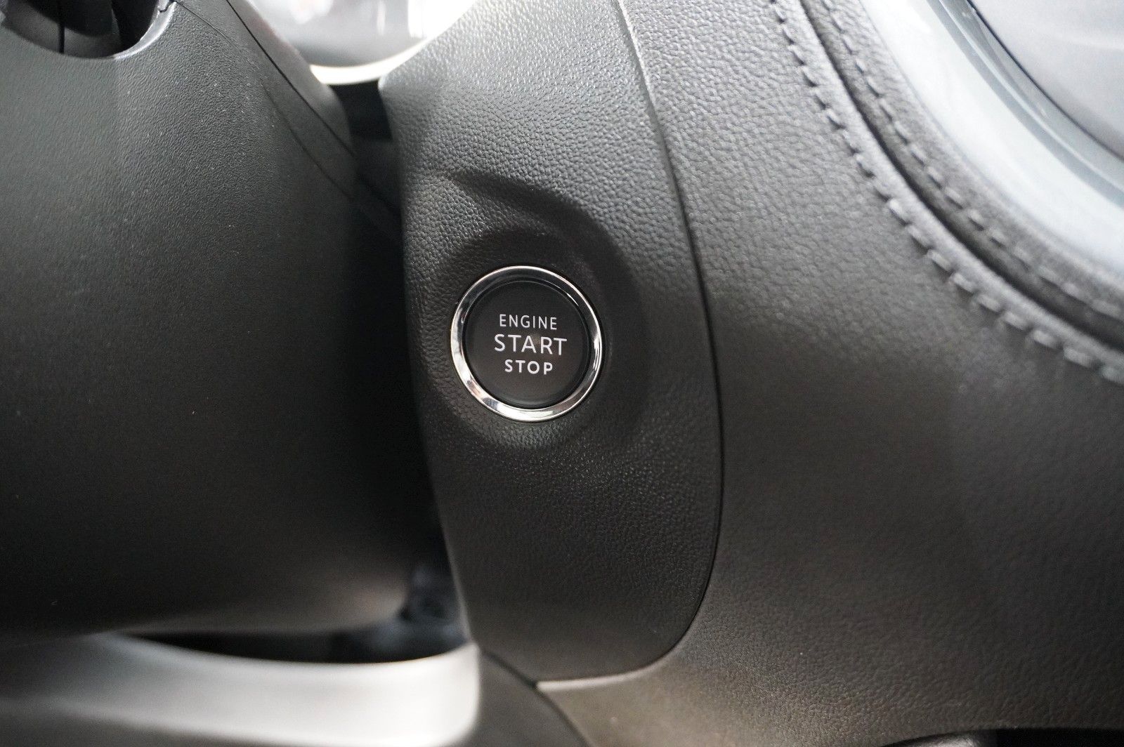 Fahrzeugabbildung Opel Grandland (X) ULTIMATE 4HYBRID NAVI/LED/360°/SHZ