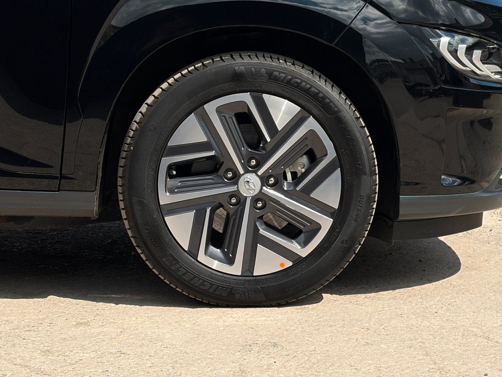 Fahrzeugabbildung Hyundai KONA E Trend SHZ LHZ ACC LKA LFA CarPl. LED WiFi