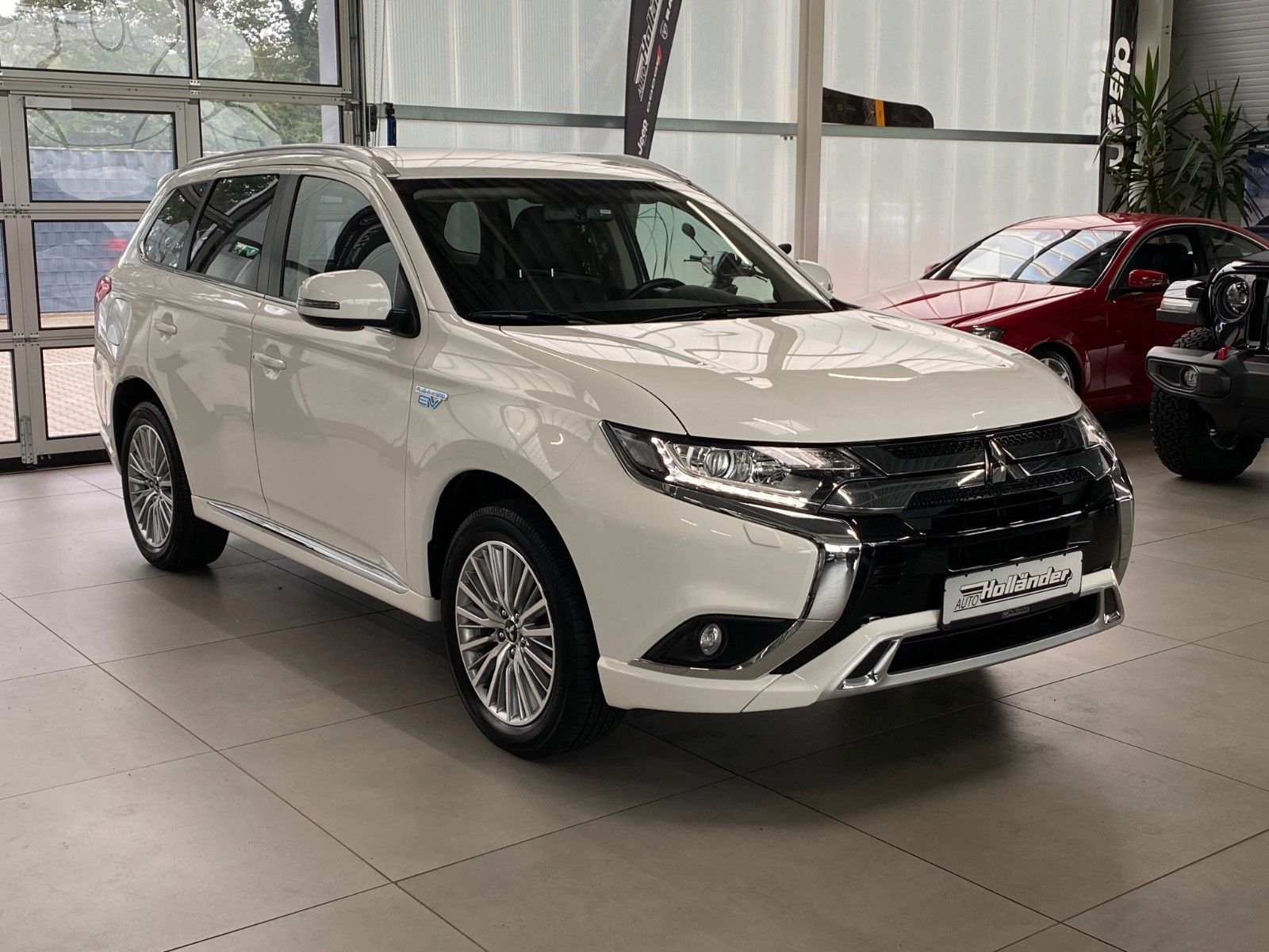 Fahrzeugabbildung Mitsubishi Plug-in Hybrid Outlander 2.4 Basis Spirit AHK