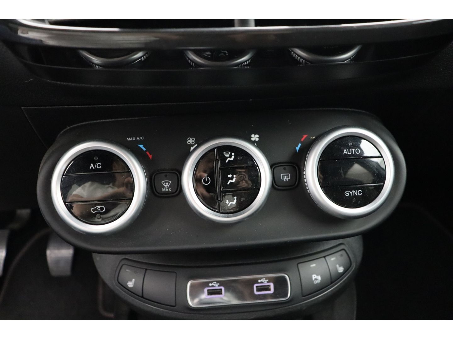 Fahrzeugabbildung Fiat 500X Sport Einparkhilfe ACC Kamera SHZ Totwinkel