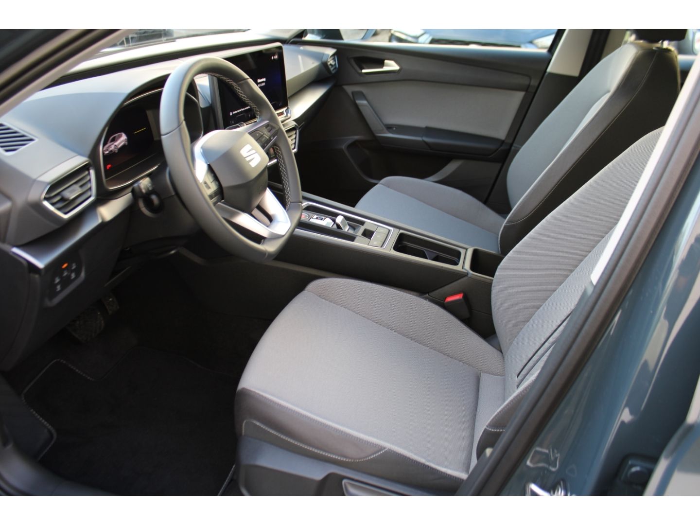 SEAT Leon 1.5 eTSI Style DSG ACC LED DAB PDC RFK SHZg - Image 7