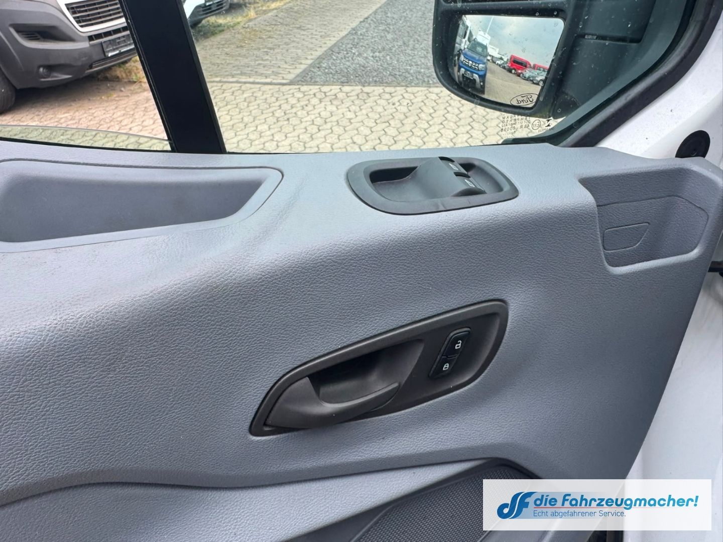 Fahrzeugabbildung Ford Transit Bus 410 L3 Trend Spurhalteass. Temp *EXP
