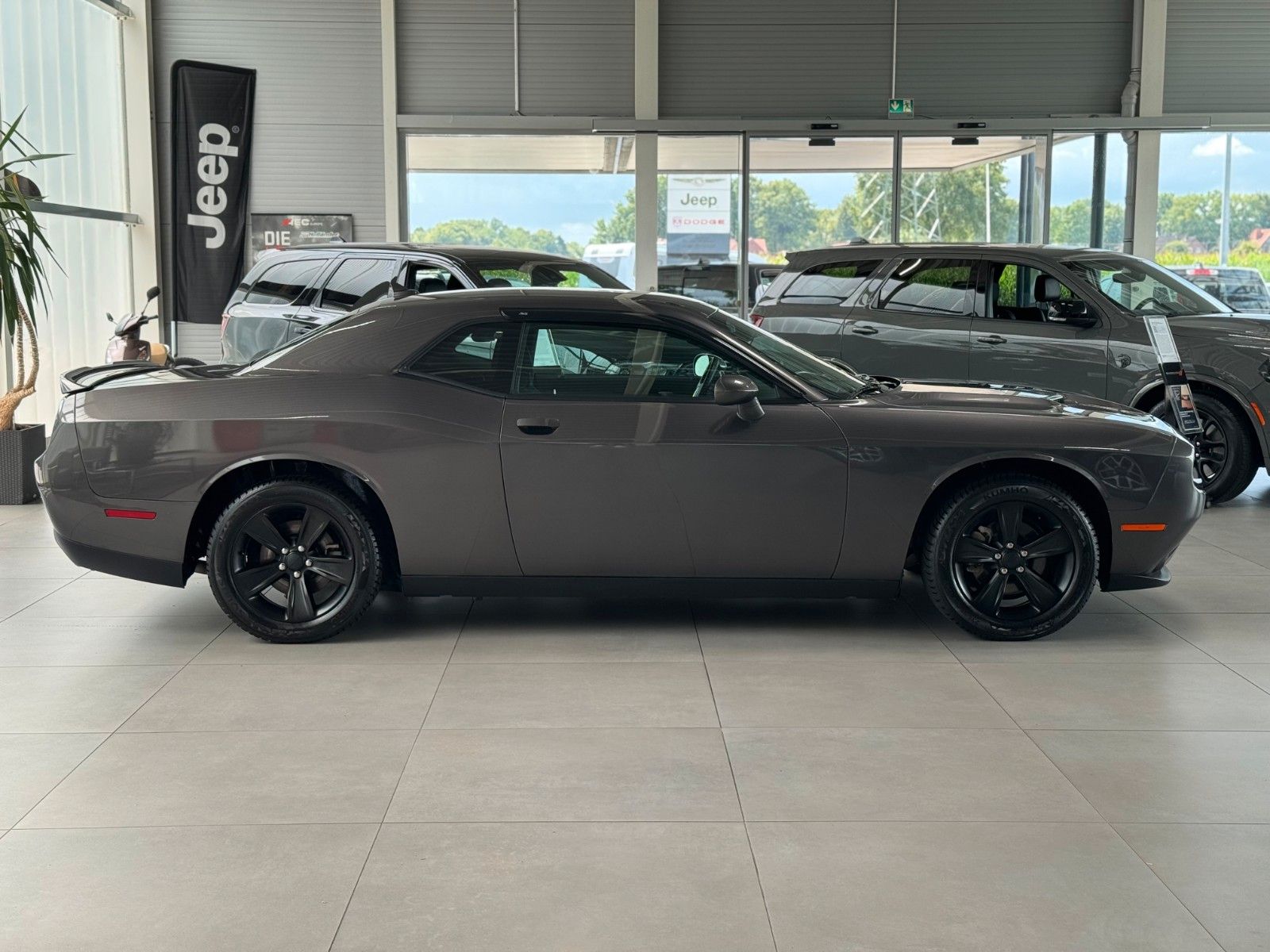 Fahrzeugabbildung Dodge Challenger SXT 3.6 V6 Navi Alpine CarPlay LPG