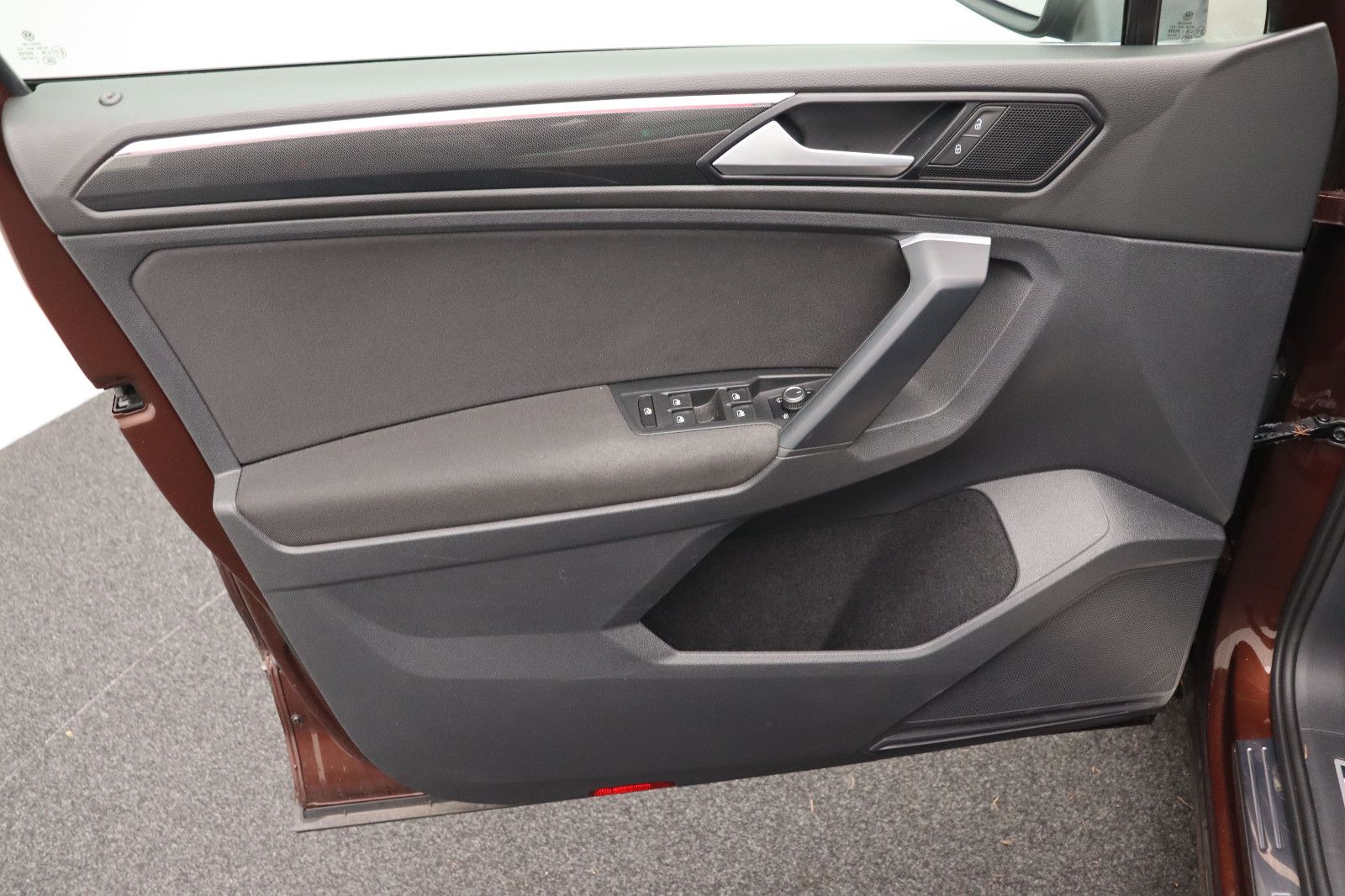 Fahrzeugabbildung Volkswagen Tiguan 1.5 DSG Life ACC LED Apple CarPlay