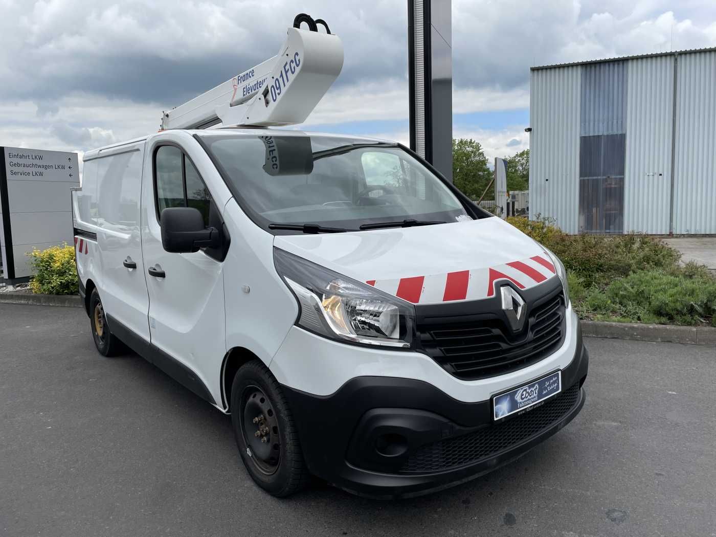 Fahrzeugabbildung Renault Trafic dCi 120 L1H1 / France Elavateur 091F 9m
