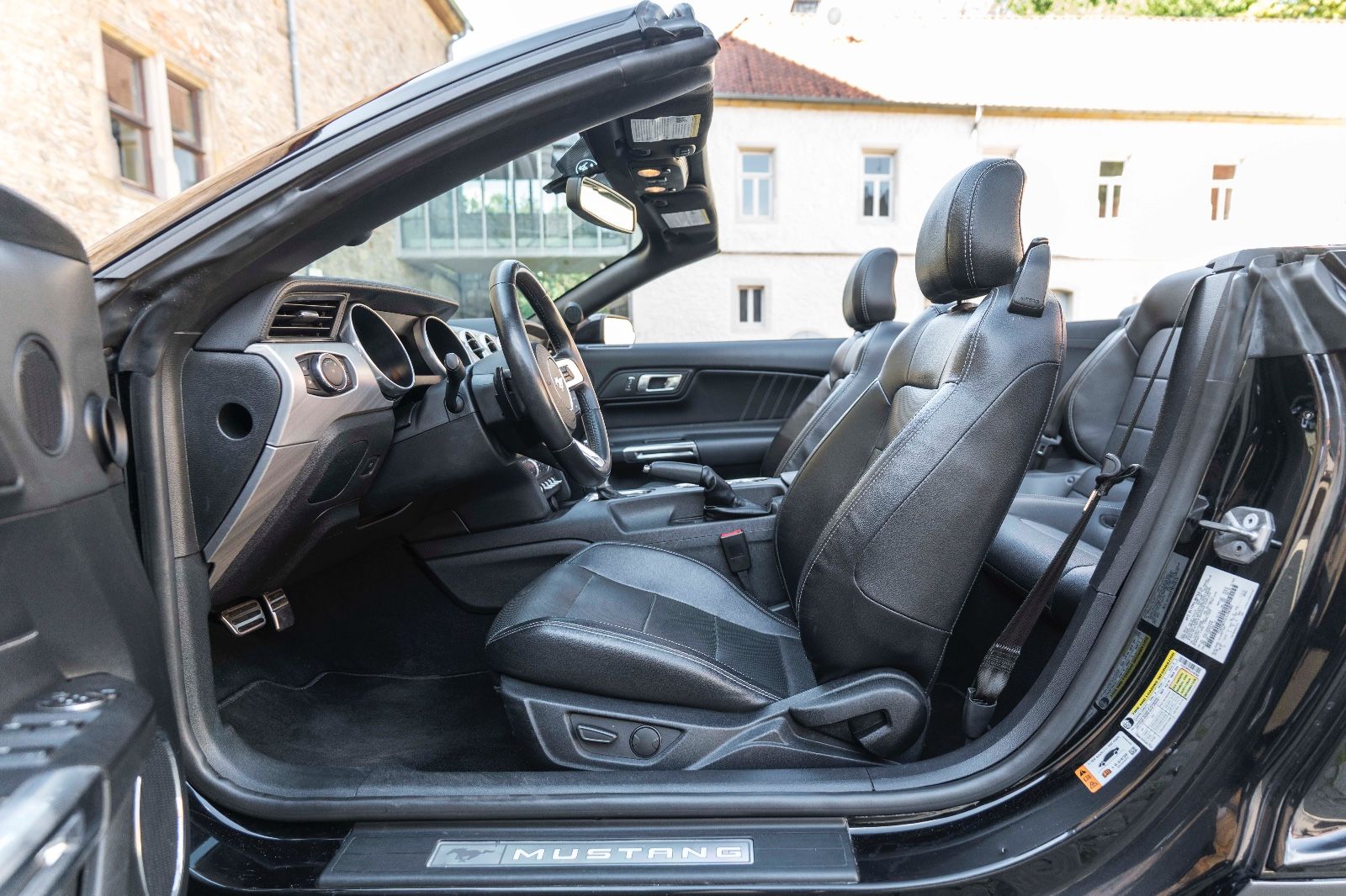 Fahrzeugabbildung Ford Mustang GT 5.0L Kabrio LED KAM NAV SHZ/SZK