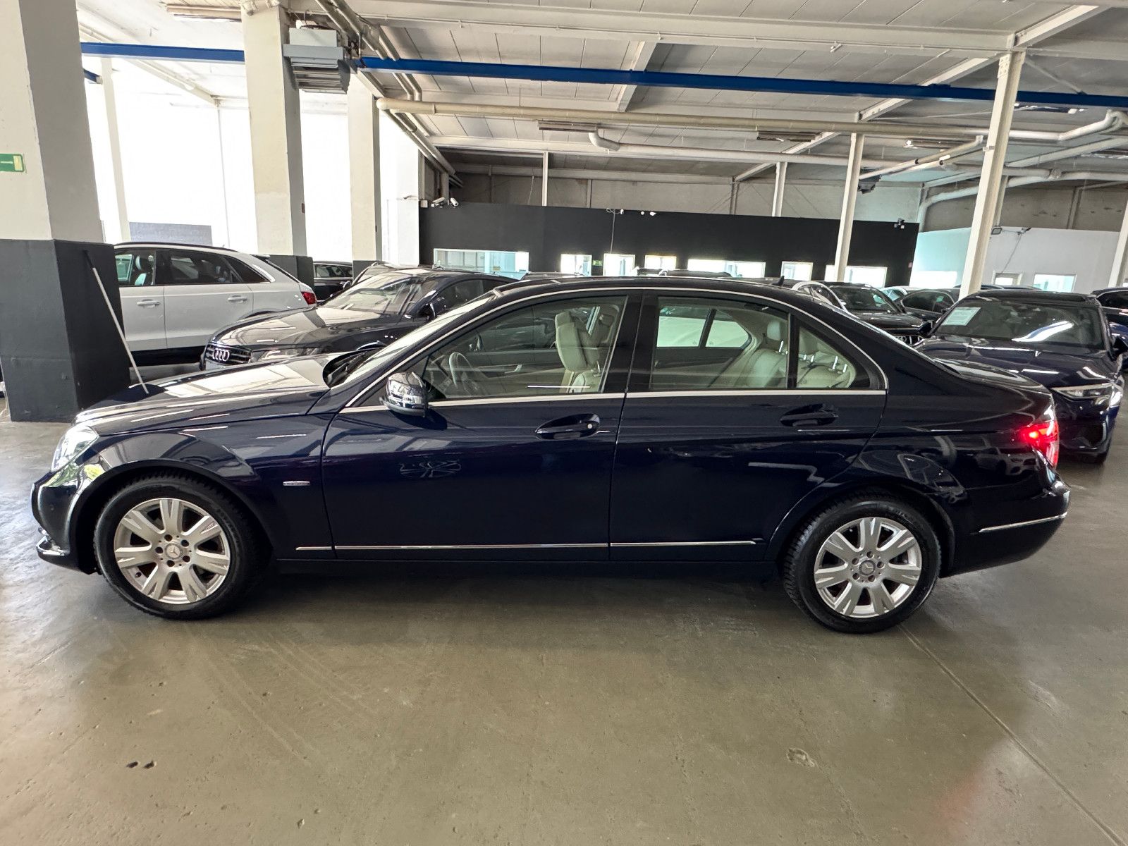 Fahrzeugabbildung Mercedes-Benz C 250 CGI BE 7GT ELEGANCE COMAND ILS KAMERA 1.VB