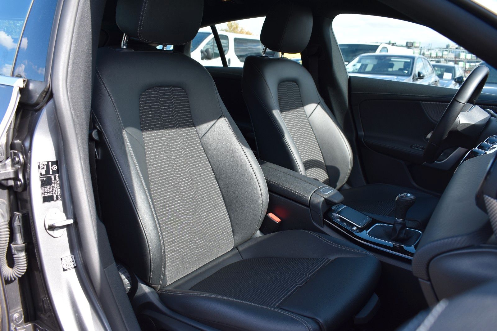 Fahrzeugabbildung Mercedes-Benz CLA 180d Shooting Brake LED/CARPLAY/KAMERA/TEMPO