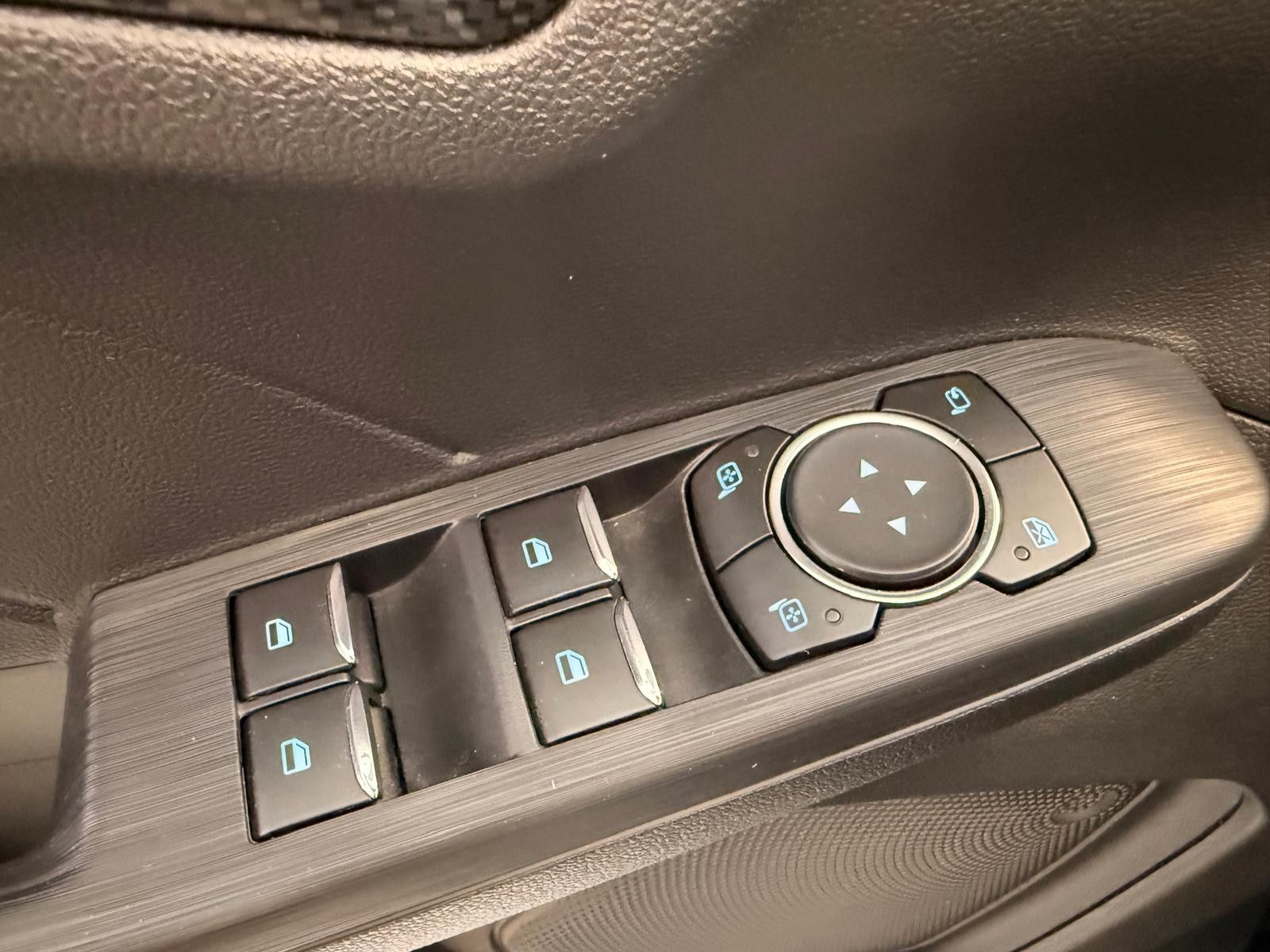 Fahrzeugabbildung Ford Kuga ST-Line X / LED / KAMERA / 25TKM
