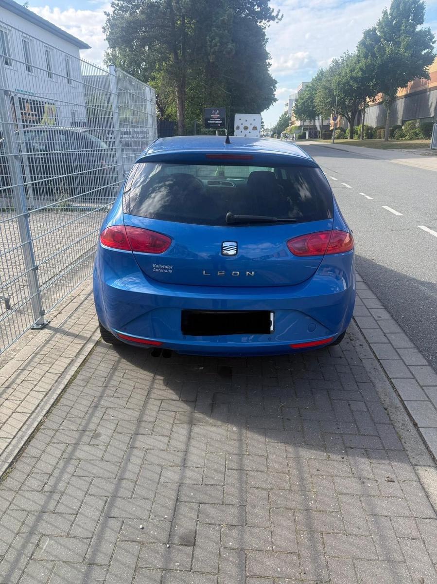 Seat Leon 2009 — rear view