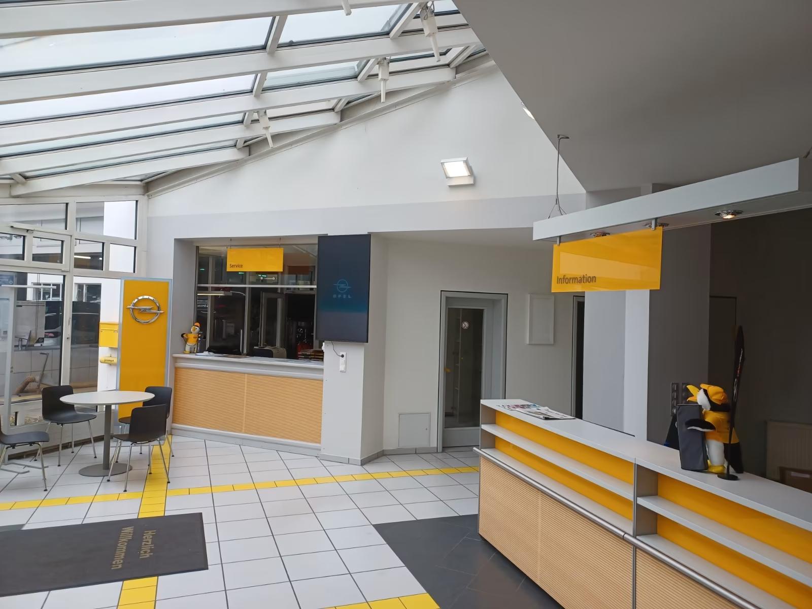 showroom-image-top