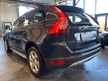 Volvo XC60 Momentum AWD *BI-XENON*PANO*NAVI*PDC*AHK*