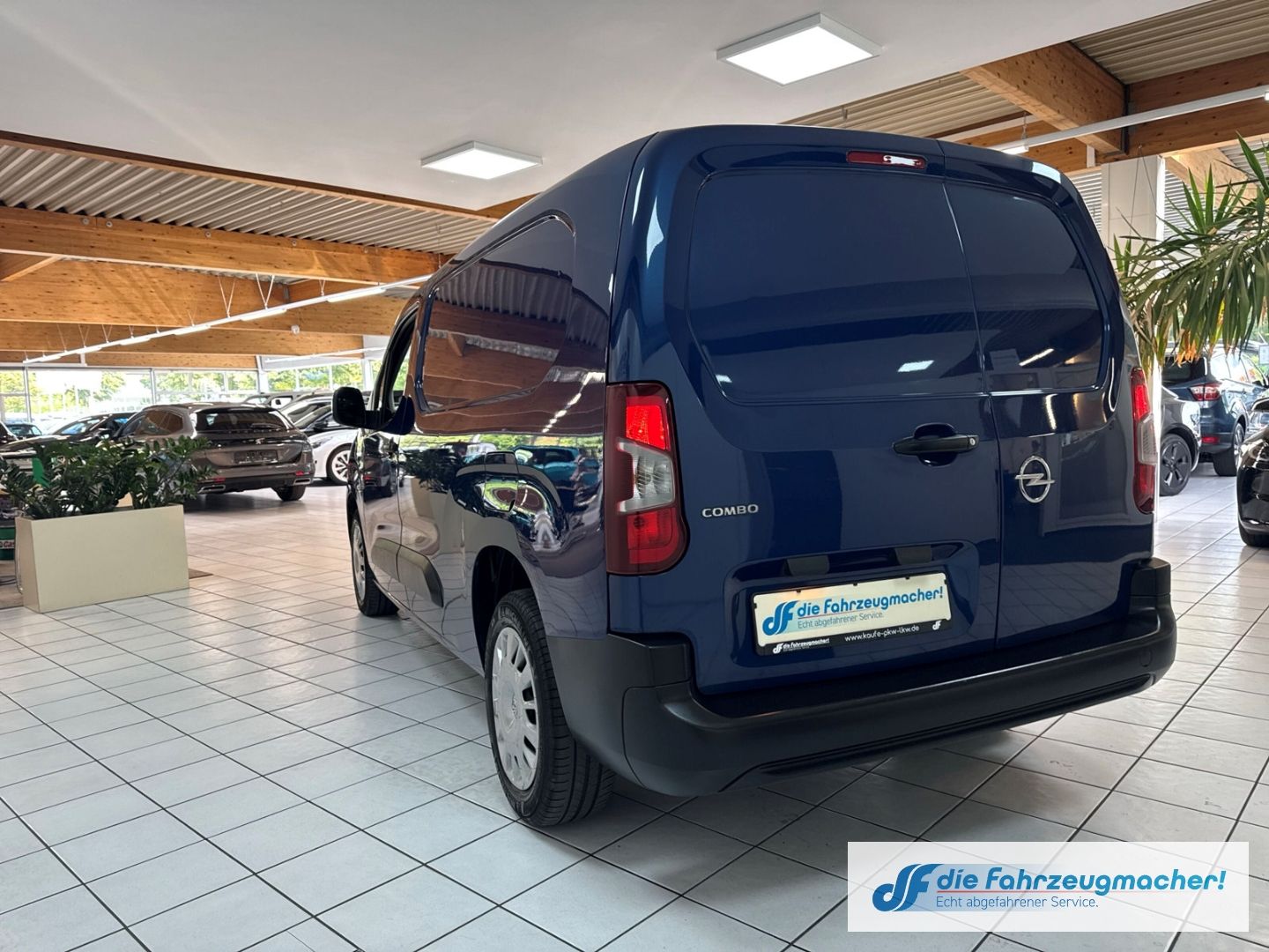 Fahrzeugabbildung Opel Combo E Cargo Maxi Edition L2 XL 1.5D Klima EU6d
