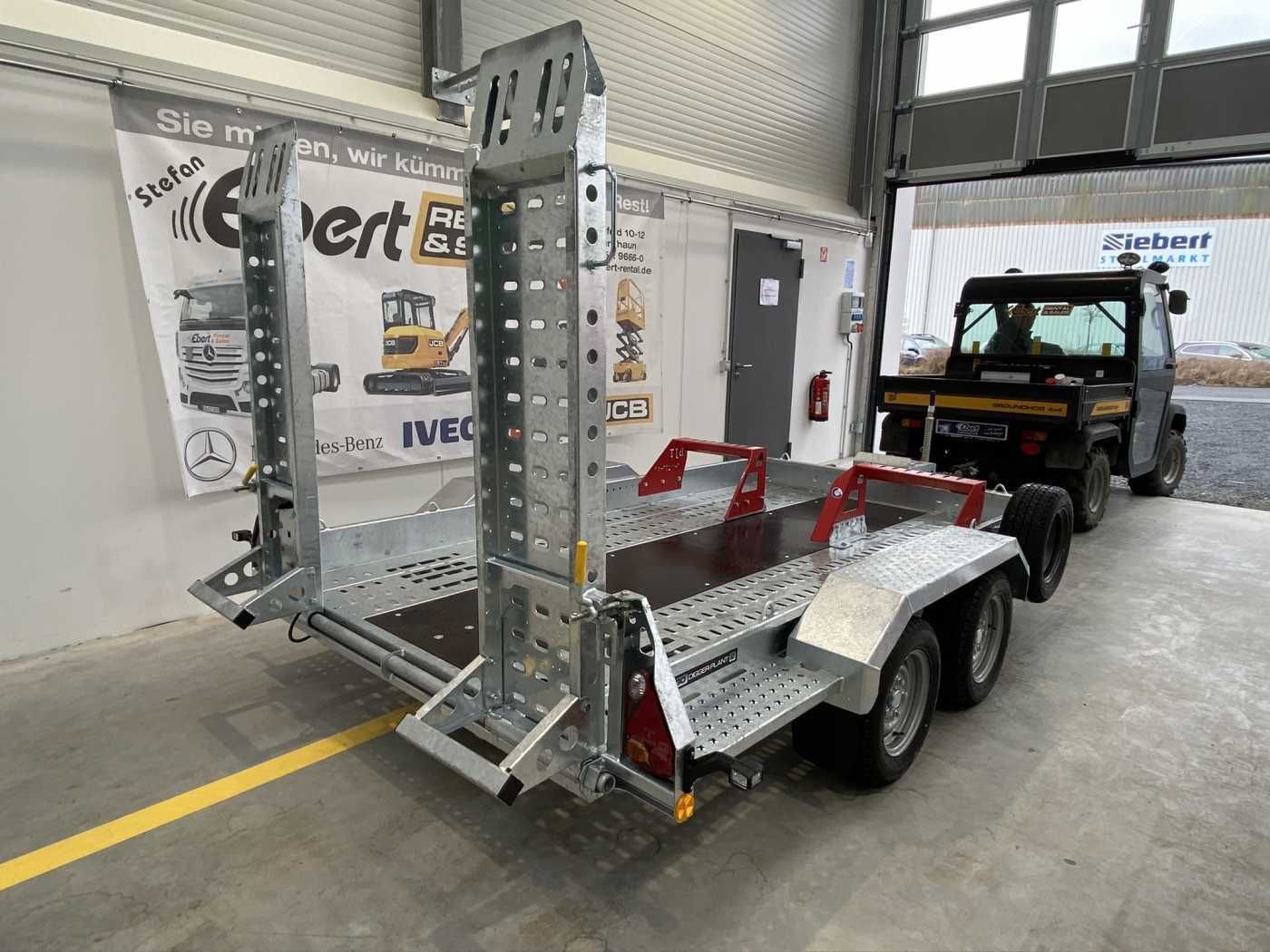 Fahrzeugabbildung Brian James Cargo Digger Plant 2 / Länge: 3.200mm  / 3.500kg