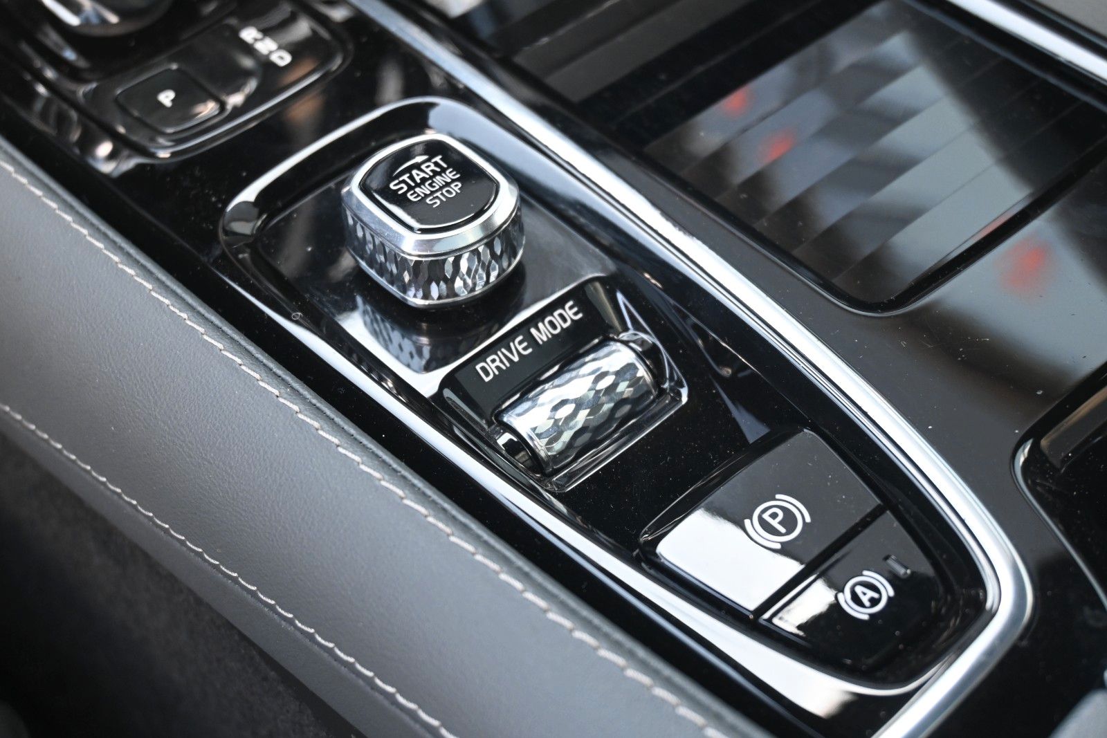 Fahrzeugabbildung Volvo V90 T8 AWD Recharge Inscription*PANO*360*H&K*HUD