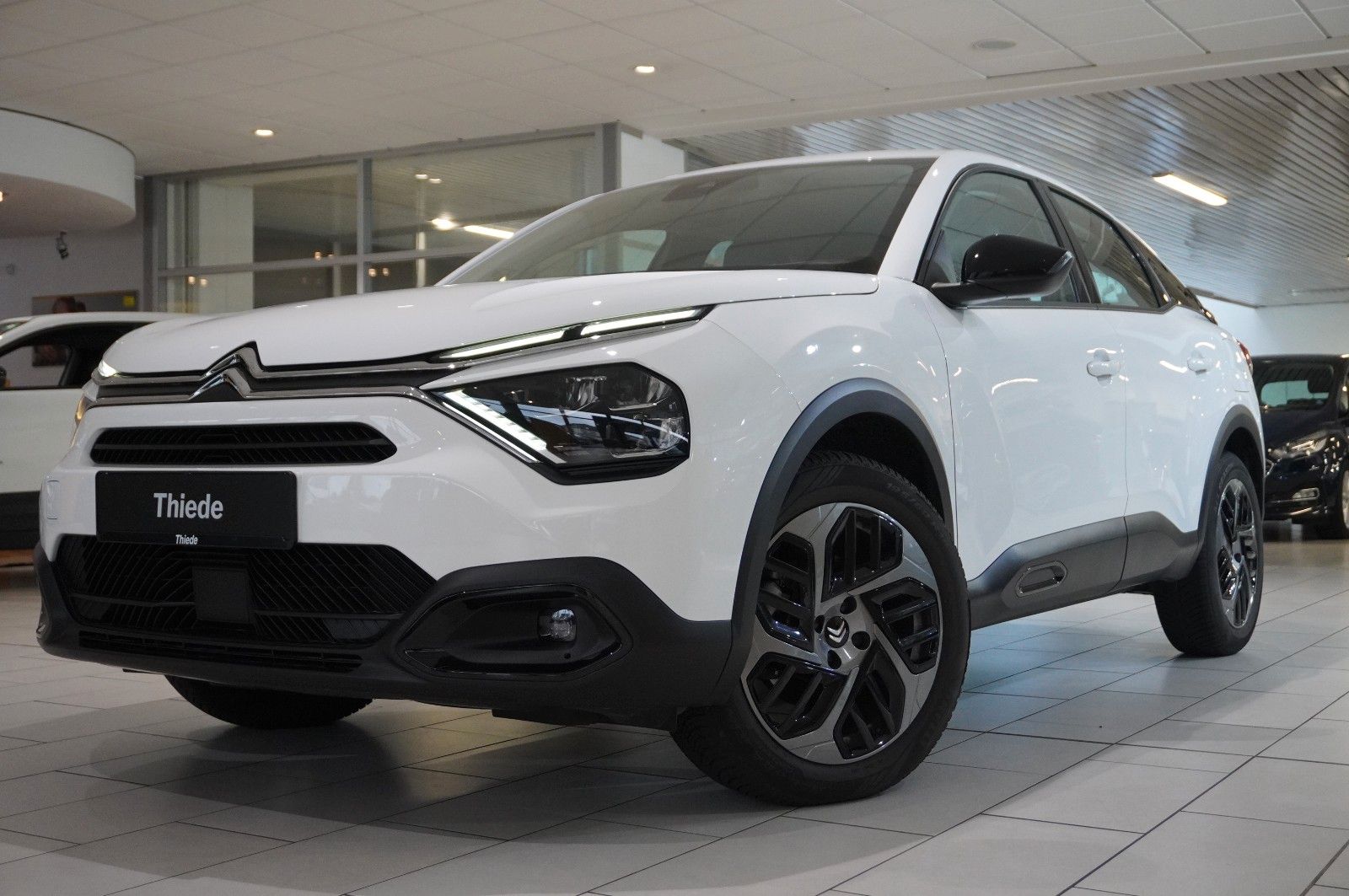 Fahrzeugabbildung Citroën C4 Lim. 1.2T PLUS NAVI/LED/KAMERA/SPORT /VIR/DAB