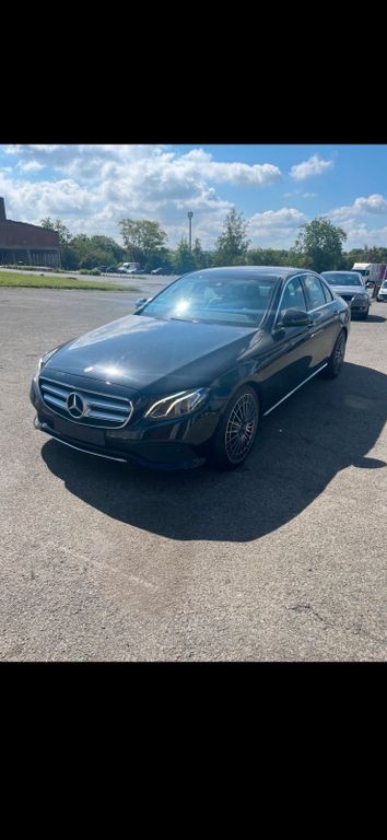 Image of Mercedes-Benz E 220