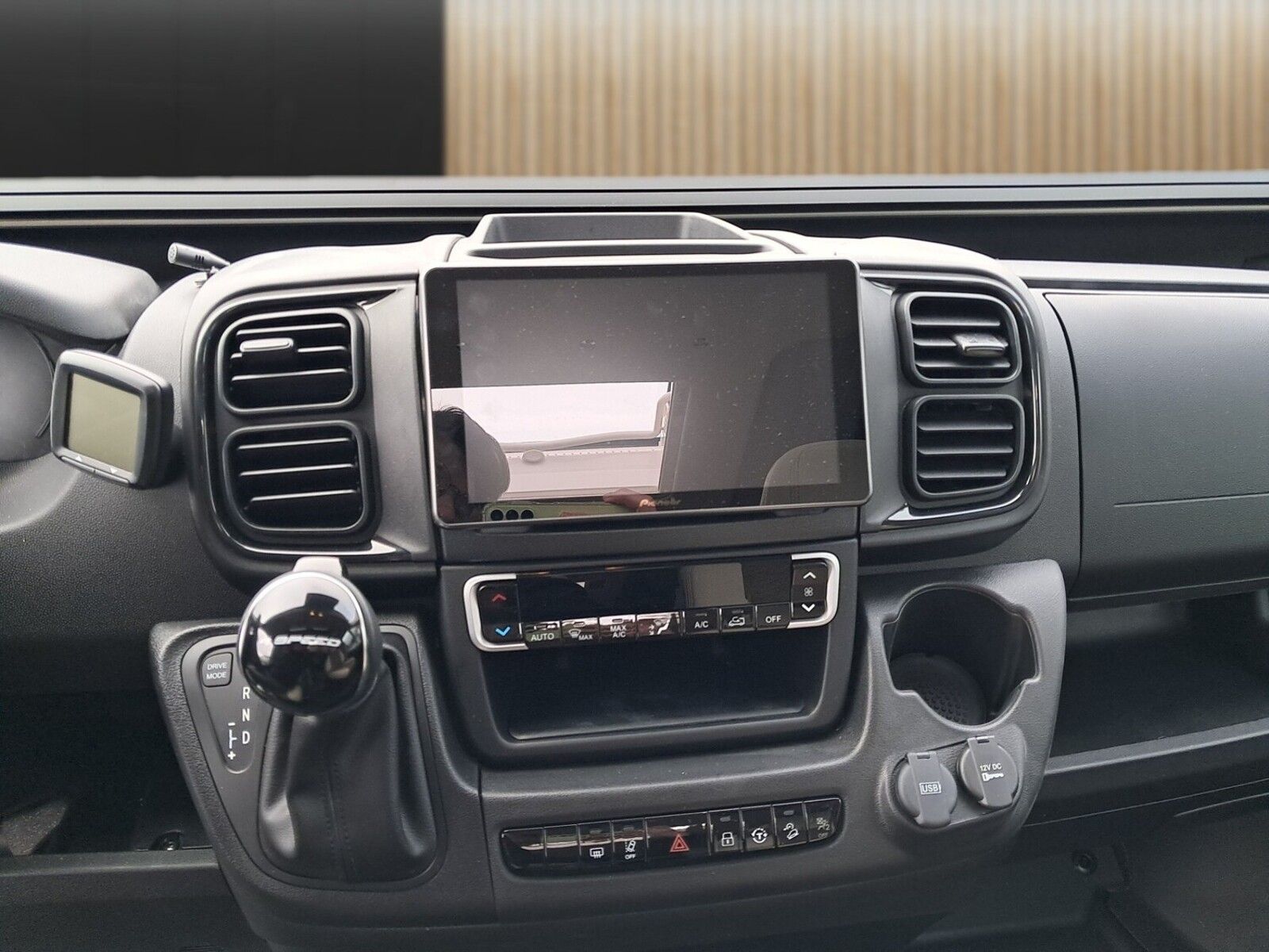 Fahrzeugabbildung Eura Mobil Van V 635 HB Markise, Mondialpaket Plus