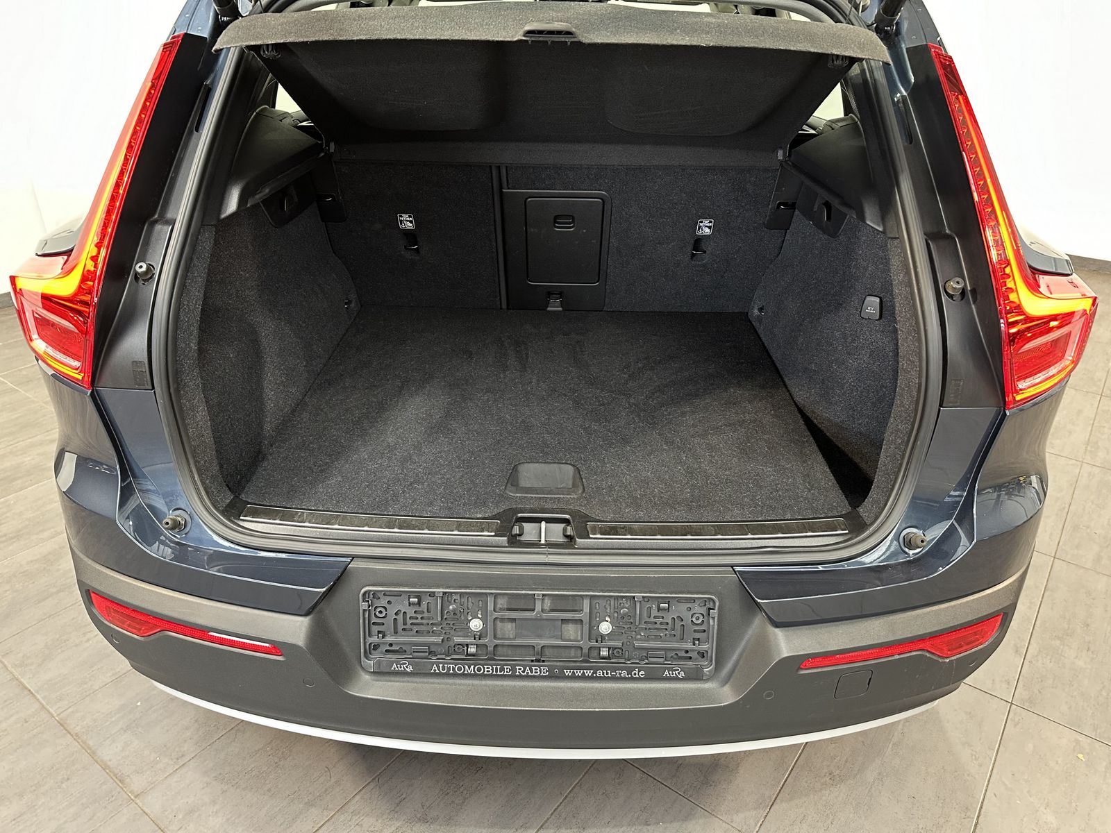 Fahrzeugabbildung Volvo XC40 T4 Recharge Inscription NAV+LED+KAM+PANO+VC