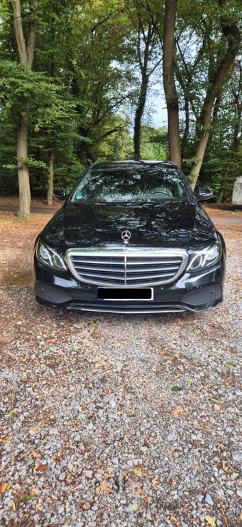 Image of Mercedes-Benz E 200