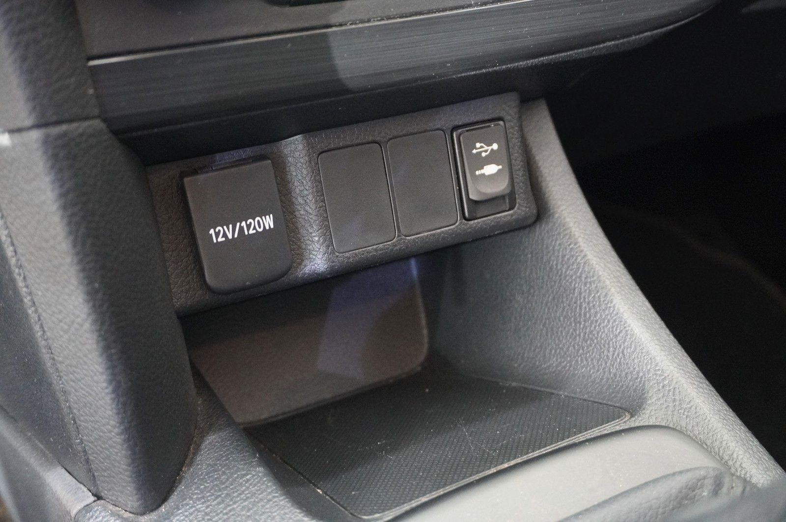 Fahrzeugabbildung Toyota Auris LIM. 1.3 5-TÜR KLIMA/LED/USB/MULTI./AHK