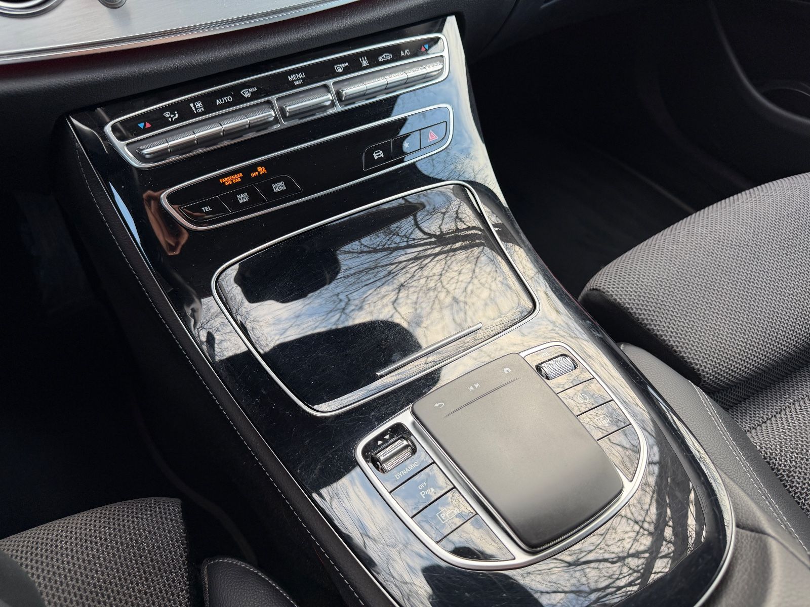 Fahrzeugabbildung Mercedes-Benz E 300e Avantgarde 4Matic*LED*KAMERA*TEILLEDER*