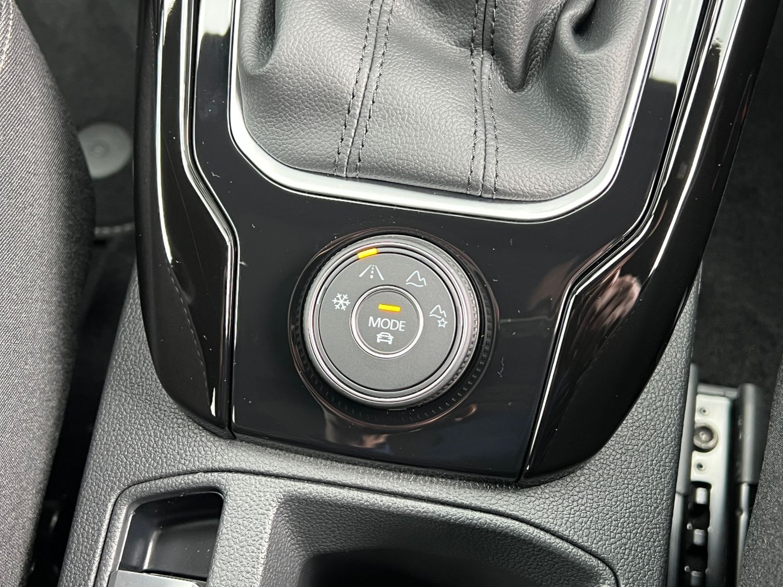 Fahrzeugabbildung Volkswagen T-Roc R-Line 2.0 TSI DSG 4MOTION *AHK, IQ.Light,