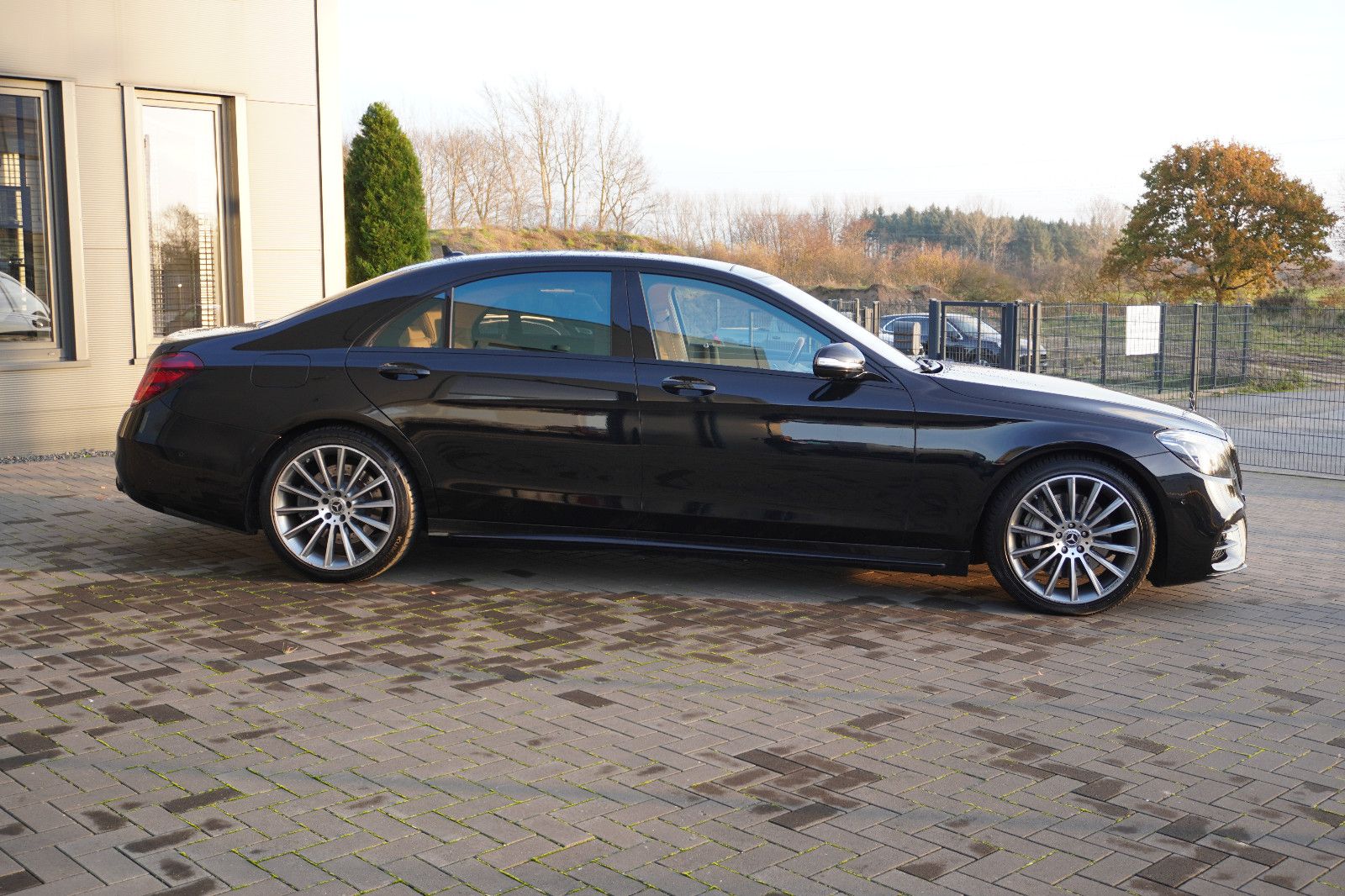 Fahrzeugabbildung Mercedes-Benz S 560 4Matic L AMG