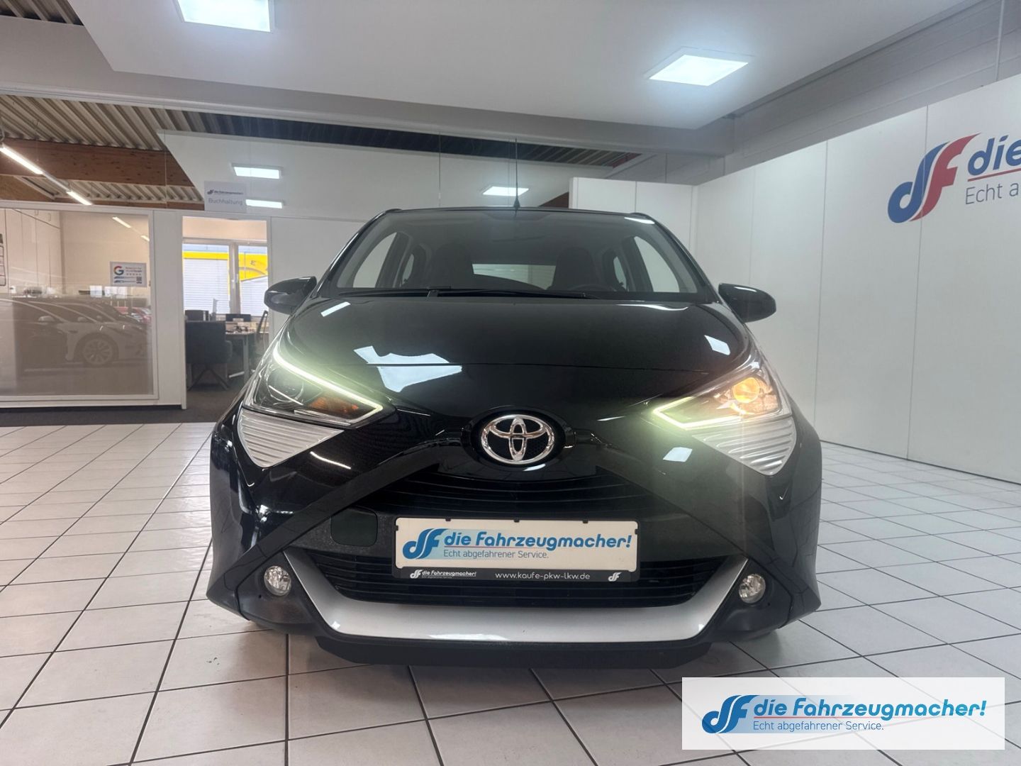Fahrzeugabbildung Toyota Aygo X-Play Team D 1.0 EU6d Apple CarPlay Androi