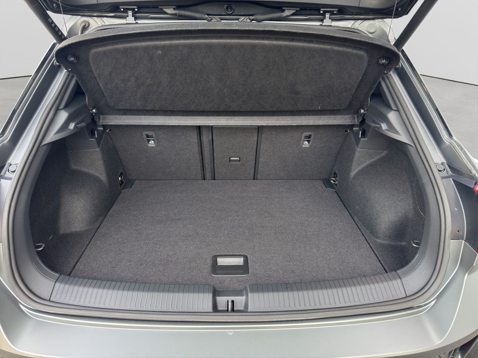 T-Roc 1.5 TSI DSG R-Line *AHK*IQ.LIGHT*NAVI*