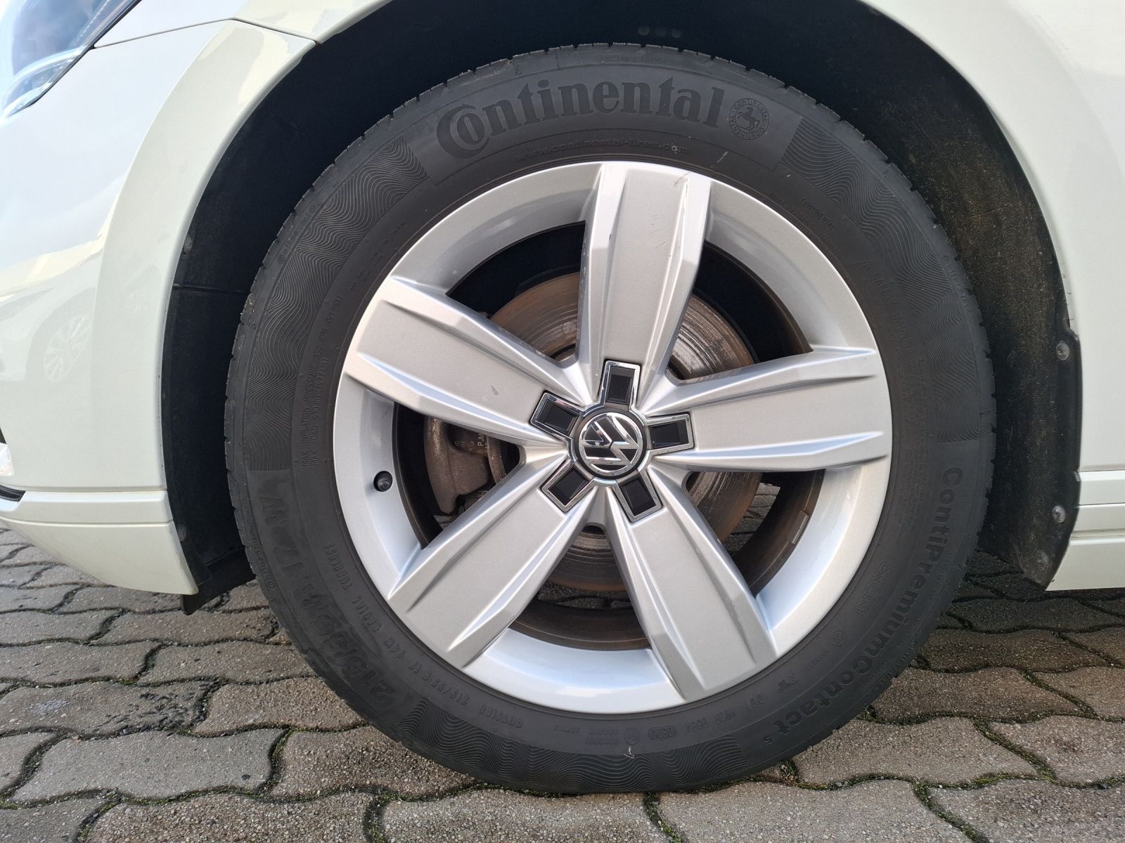 Fahrzeugabbildung Volkswagen Passat Variant TDI Business DSG Standhzg LED Nav