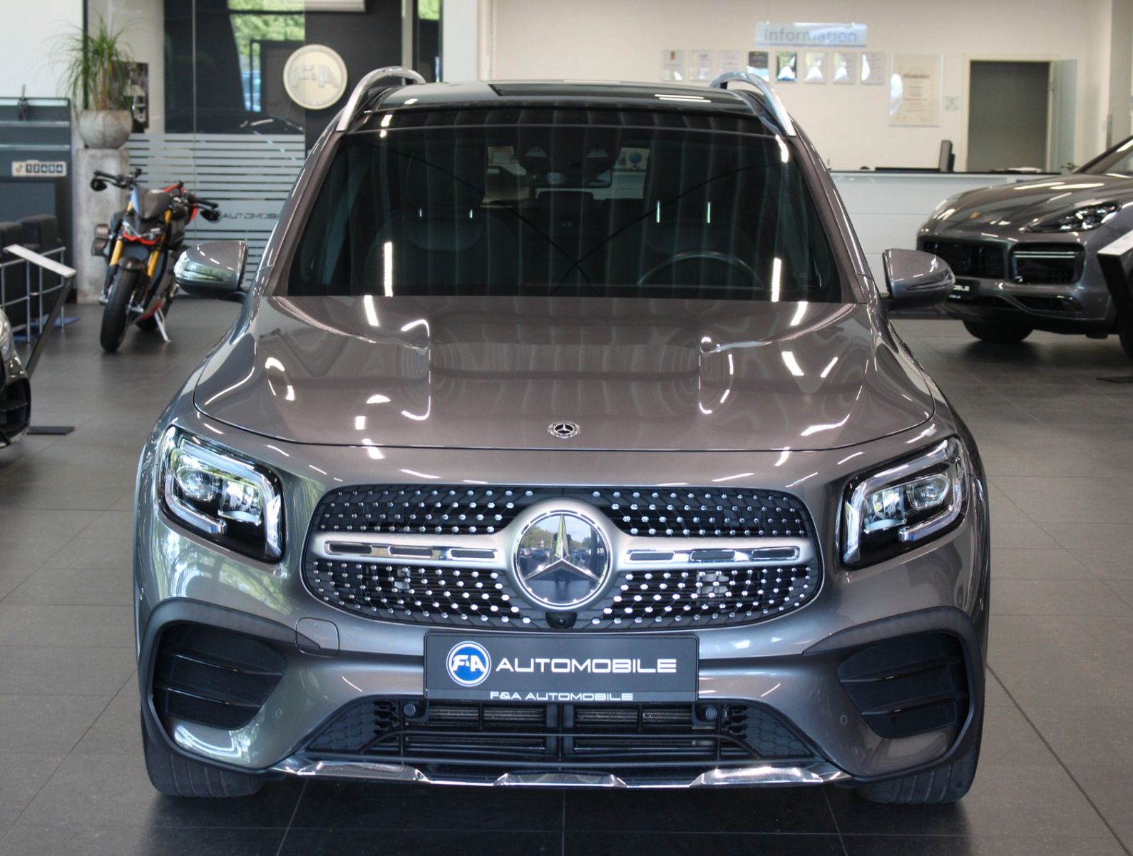 Fahrzeugabbildung Mercedes-Benz GLB 250 4Matic AMG Line Pano*Widescreen*Kamera